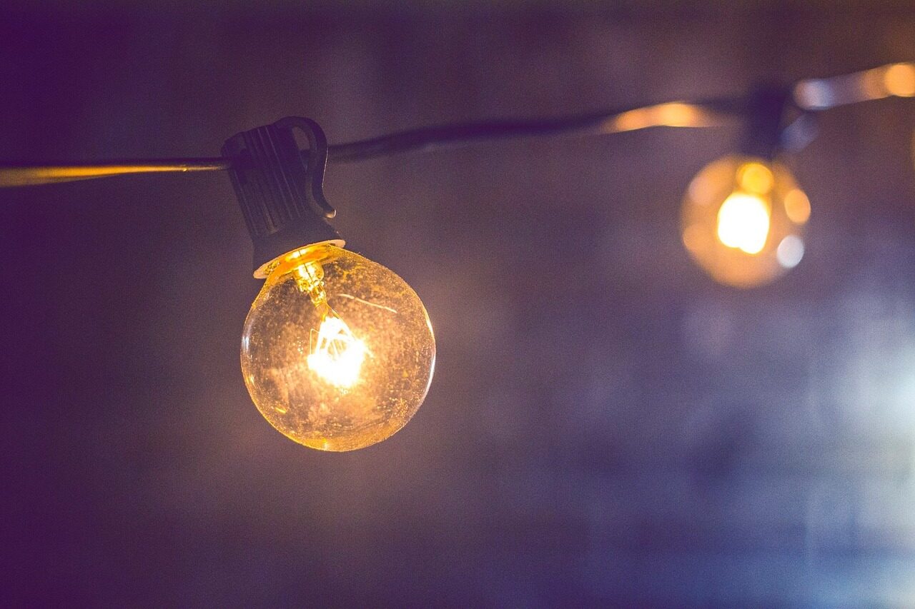 light-bulb-1867166_1280-迅捷PDF转换器.jpg