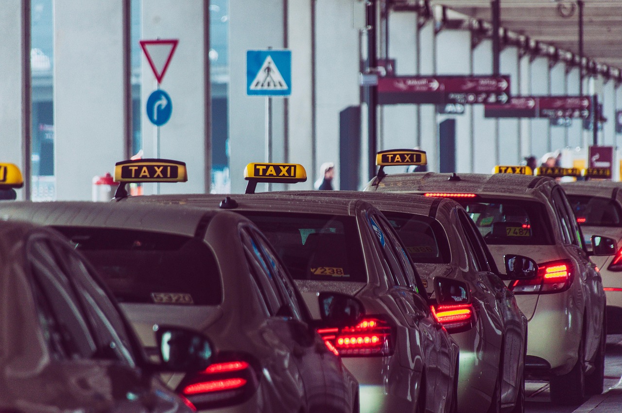 taxi-7855475_1280.jpg