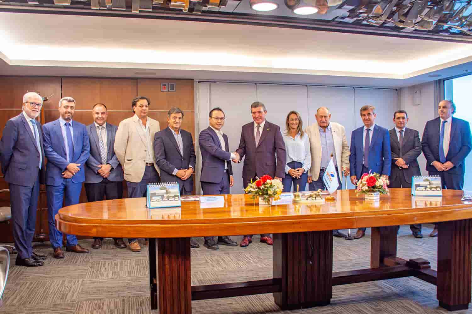 CUTCSA and BYD sign a strategic agreement to promote electric mobility in Uruguay.