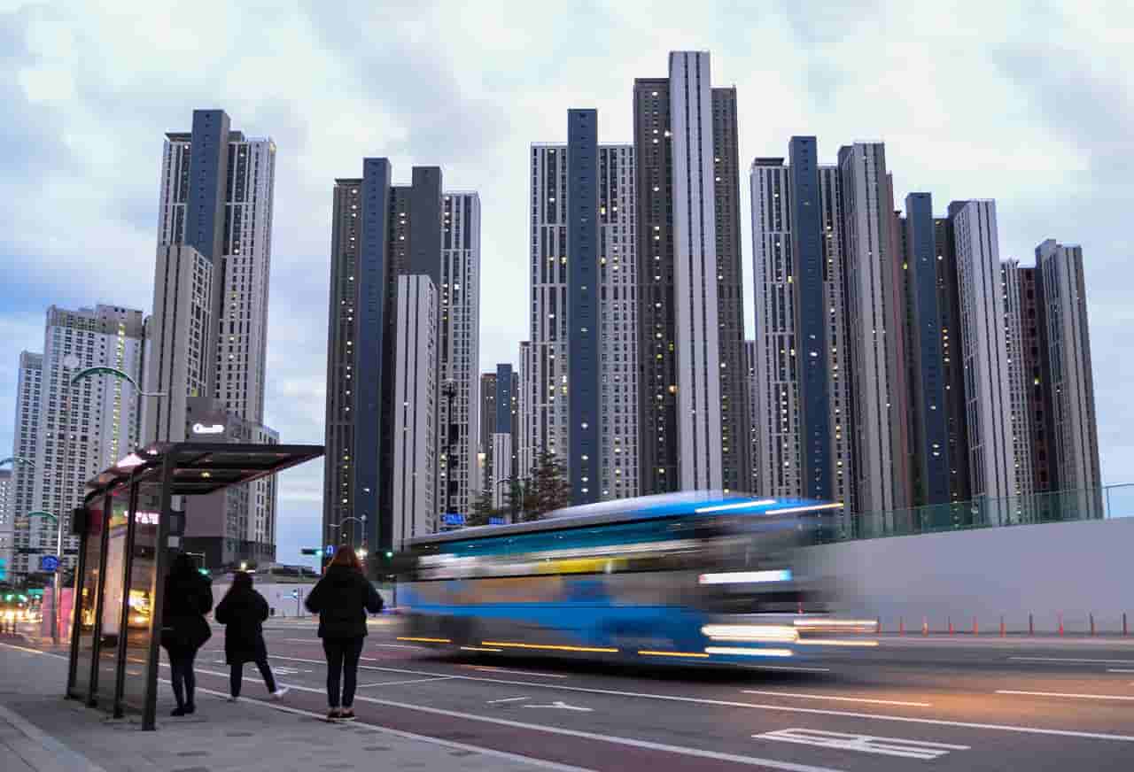 Daejeon City 'Upgrades Public Transportation Convenience' 'Smart Platform' Installed at Shintanjin S